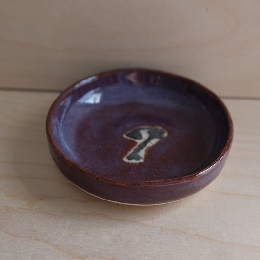"One Bed" ring dish